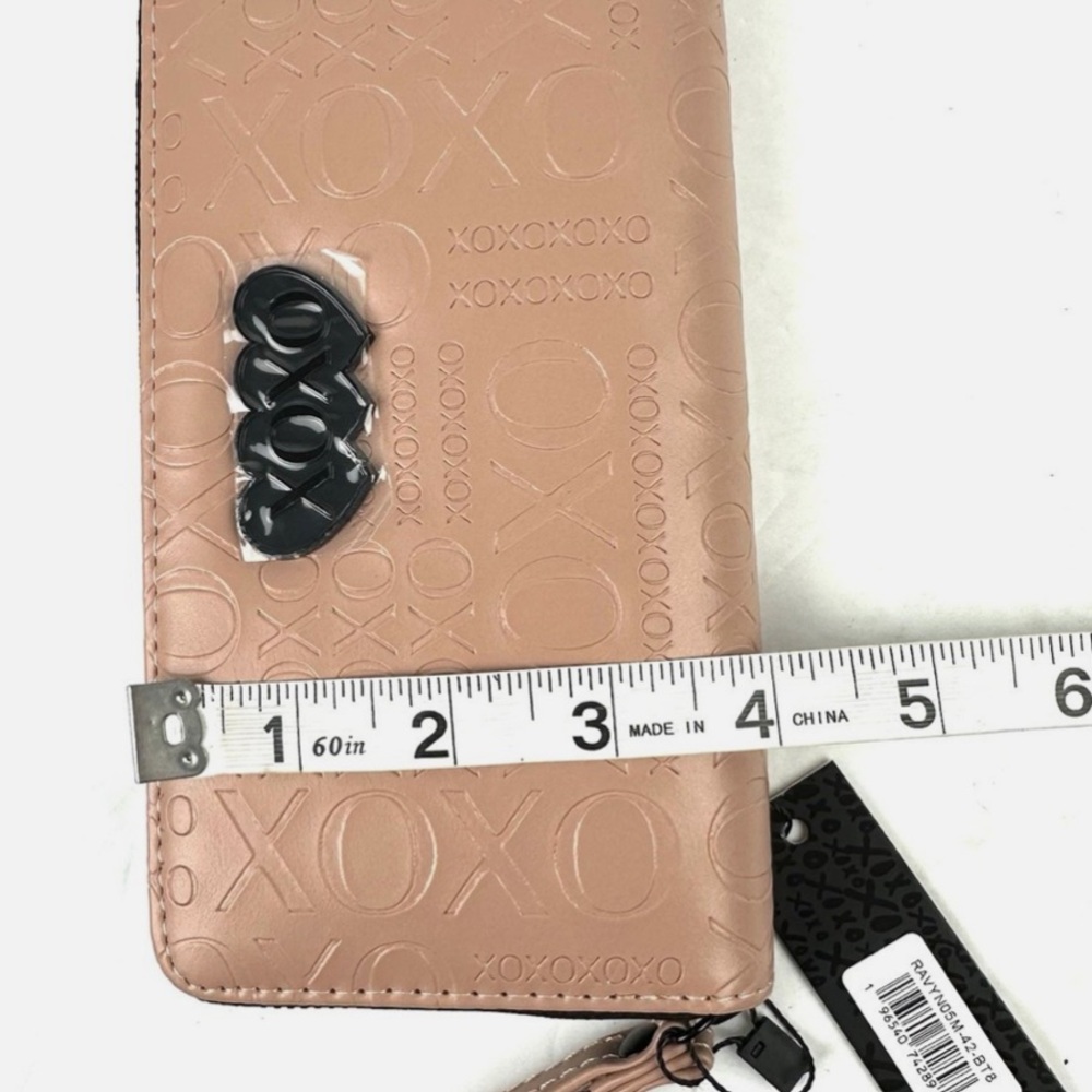 XOXO Embossed Wallet Blush Pink Hearts Zip Around Accordion Clutch Brand New - Picture 11 of 13